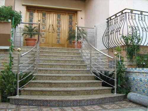 Aktueller Firmenfall über WinscoMetal Custom Stainless Steel Cable Railing Project for Residential Outdoor Staircase
